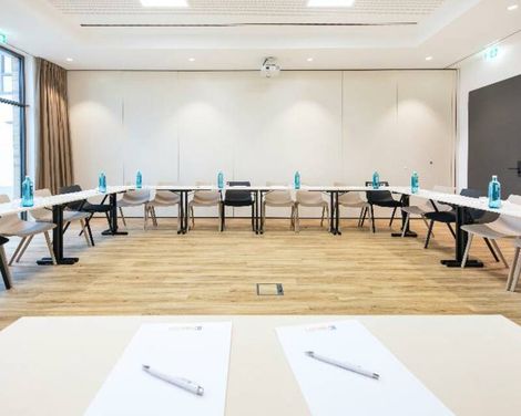 LOGINN Hotel Berlin Airport-2