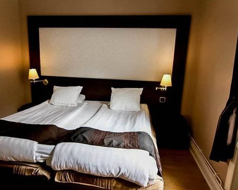 Queen's Hotel-1