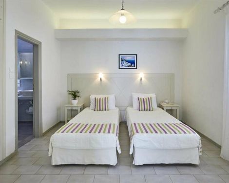 Nissos Thira Hotel