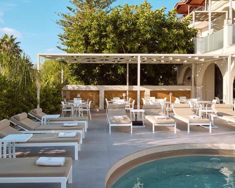 Nikon Boutique Hotel