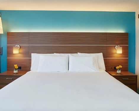 Holiday Inn Express Waikiki-2