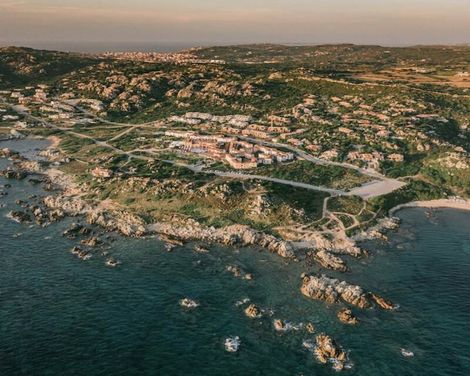 Mangia's Santa Teresa Sardinia, Curio Collection by Hilton