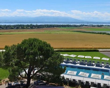 Everness Hotel & Resort