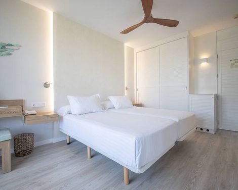Blau Colonia Sant Jordi inkl. Mietwagen
