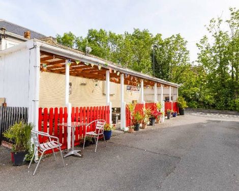 Old Oak Tree Inn