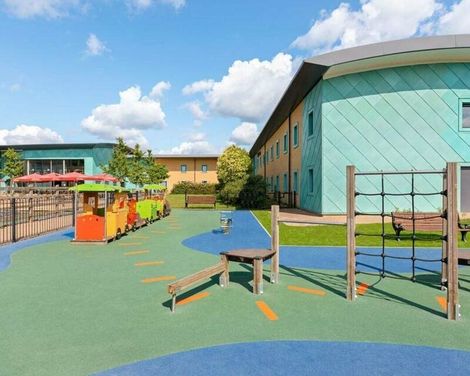 Ramada by Wyndham Cobham-3