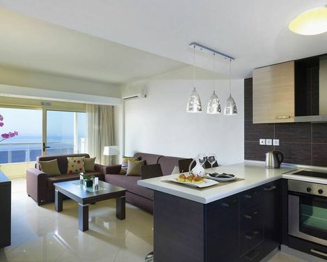 Macaris Suites & Spa