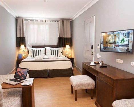 Aenos Hotel