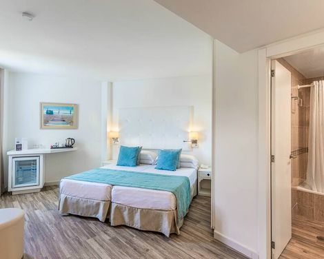 FERGUS Style Cala Blanca Suites