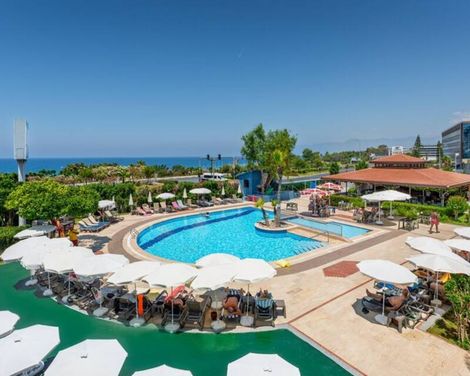 Club Titan Hotel
