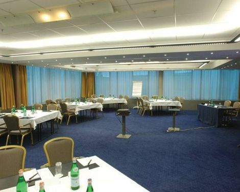 Ramada Encore by Wyndham Geneva-3