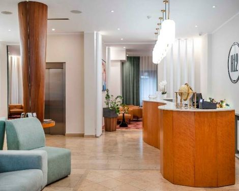 Hotel H12
