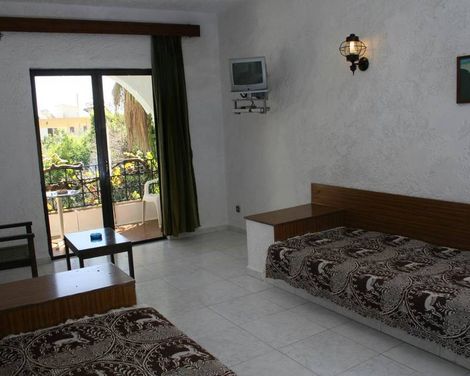 Oasis Hotel & Bungalows-2