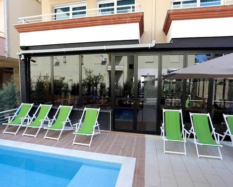 Alvin Comfort Hotel