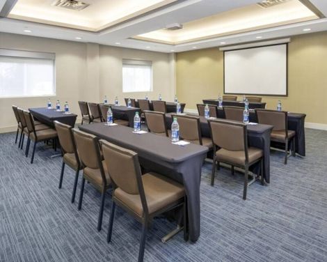 Holiday Inn Express Hotel & Suites Long Island - East End-2