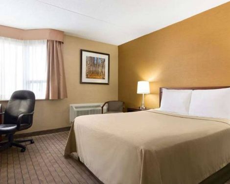 Travelodge by Wyndham Toronto East-3