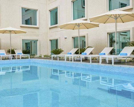 Hilton Garden Inn Dubai, Mall Avenue