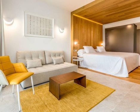 Leiro Suites and Residences at Higueron Hotel Malaga, Curio Collection by Hilton-3