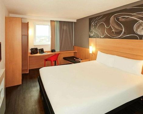 ibis Reading Centre-0