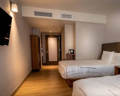La Quinta Inn & Suites by Wyndham Times Square South