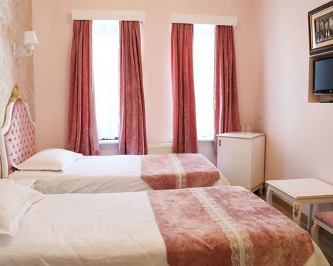 Romantic Hotel-2