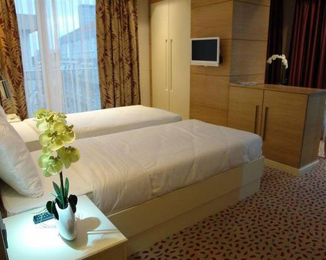 Le Mirage Hotel