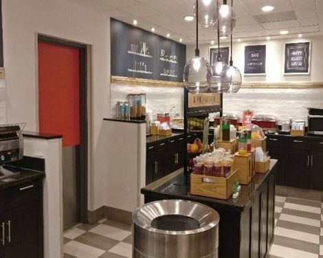 Hampton Inn & Suites by Hilton Toronto Airport