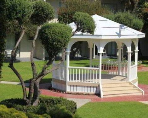 Golden Sails Hotel