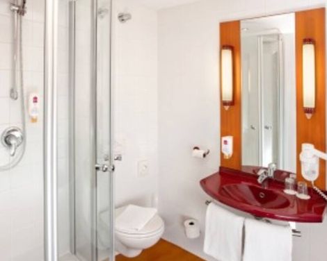 Leonardo Hotel Salzburg City Center-1