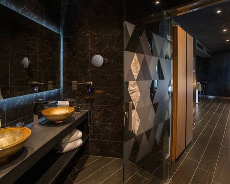 H Hotel
