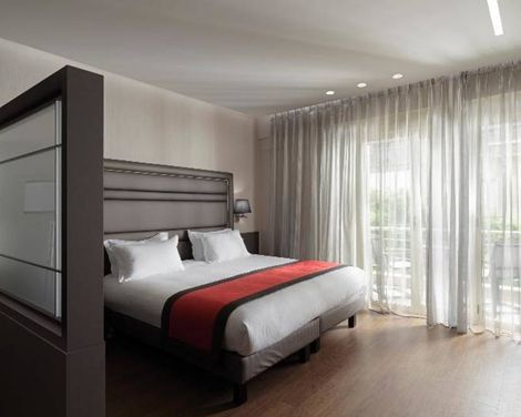 Holiday Suites