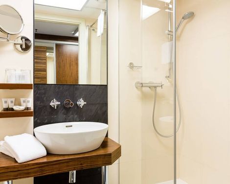 Avalon Hotel & Conferences-0