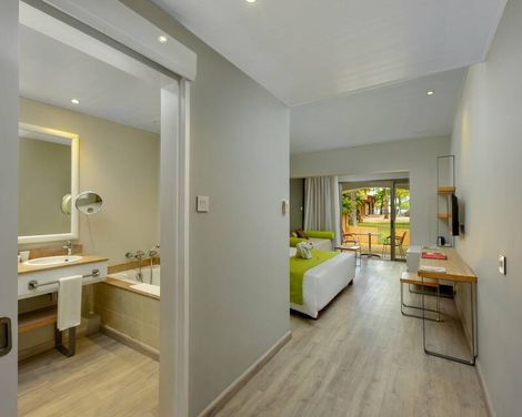 Mauricia Beachcomber Resort & Spa