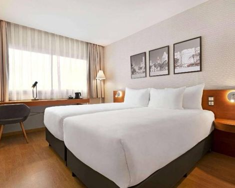 Ramada by Wyndham Valencia Almussafes