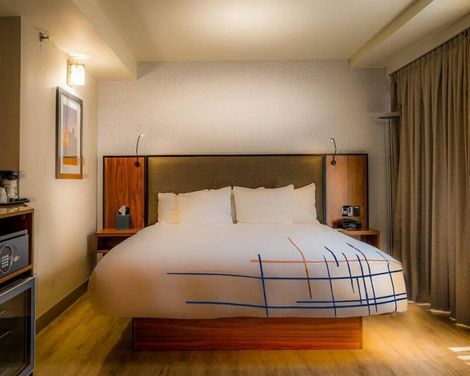 La Quinta Inn & Suites by Wyndham Times Square South