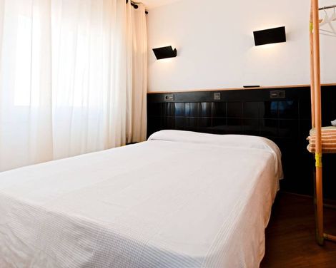 Hostal Athenas Sant Adria de Besos-0