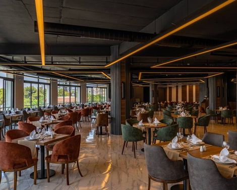 Novel Centre Point Hotel