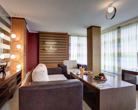 Sandy Bay Hotel, Elenite-2
