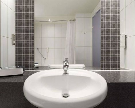 Ramada by Wyndham London North M1-0