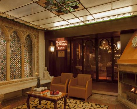 Hotel Saturnia & International