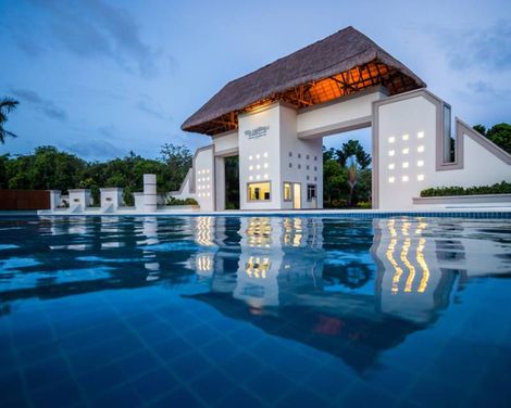 BlueBay Grand Esmeralda