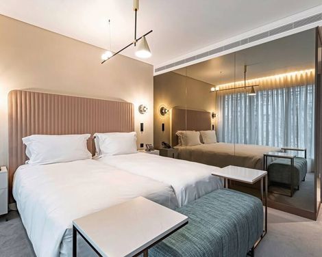 Luster Hotel
