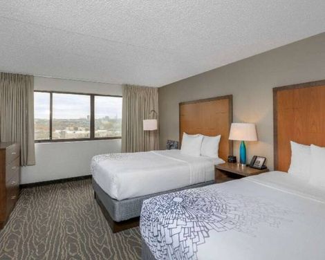 La Quinta Inn & Suites by Wyndham Secaucus Meadowlands