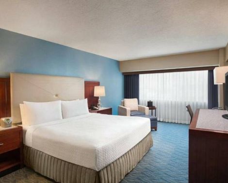 Crowne Plaza Los Angeles Harbor Hotel