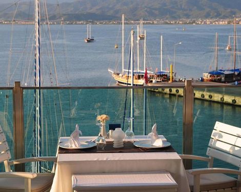 Alesta Yacht Hotel