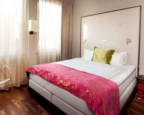 Home Hotel Folketeateret