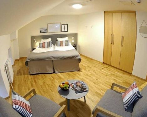 Dockyard Hotel
