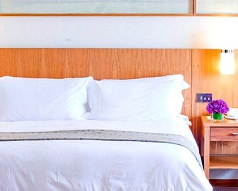 Canary Riverside Plaza Hotel