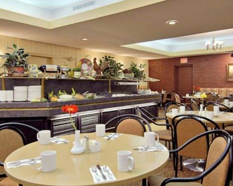 Ramada Plaza by Wyndham Calgary Downtown-3