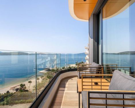 Yacht Premium Hotel